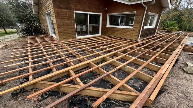 Réalisation d’aménagement extérieur bois — Tera Nature, paysagiste à Bordeaux et en Médoc (42)